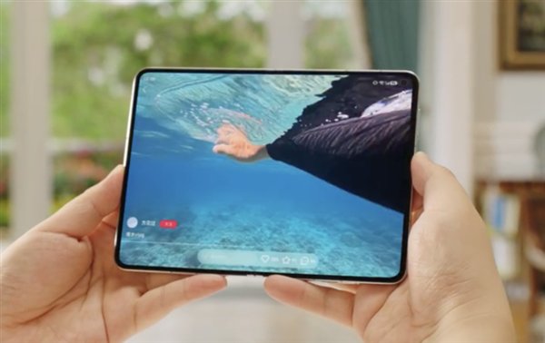 rockleaks's tweet photo. The wide-foldable race is heating up 🔥🤯

According to DCS:

• Huawei already has the Pura X
• Apple is preparing a foldable iPhone Ultra
• Honor is testing a wide-fold device powered by Snapdragon 8 Elite Gen 6
• Xiaomi is developing its own wide-fold model
#Huawei #Apple https://t.co/HHMHi7kbLS