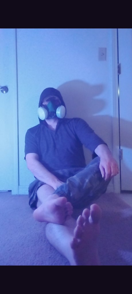 GasMaskMech's tweet photo. Barefoot and masked: Apocalypse edition, gas mask and all
#gayfeet #feet #maskedmen https://t.co/YEAMZ38Akp