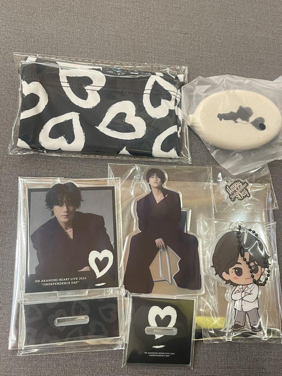 ayumatsu19's tweet photo. 仁くんのランダムくじ被らずに出て良かった💕可愛い〜

#赤西仁　#JINAKANISHIHEARTLIVE2026 https://t.co/XV1tH0GC9Q