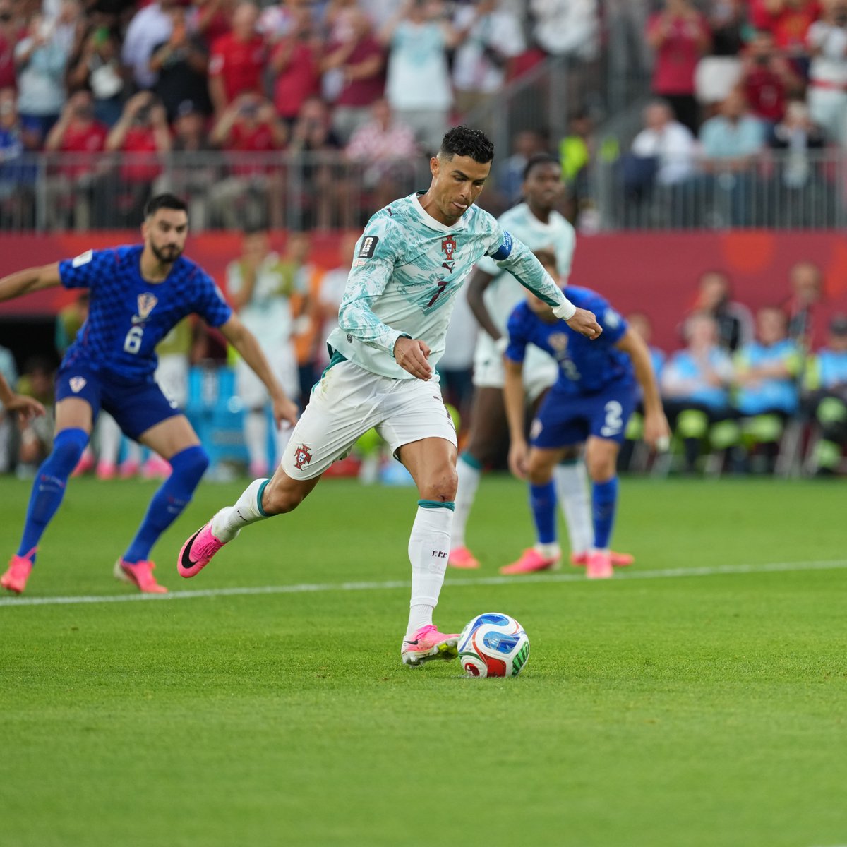 futbolarena's tweet photo. Cristiano Ronaldo: "Penaltı atarken hiç korku hissetmedim." https://t.co/3PvY7zGLtb