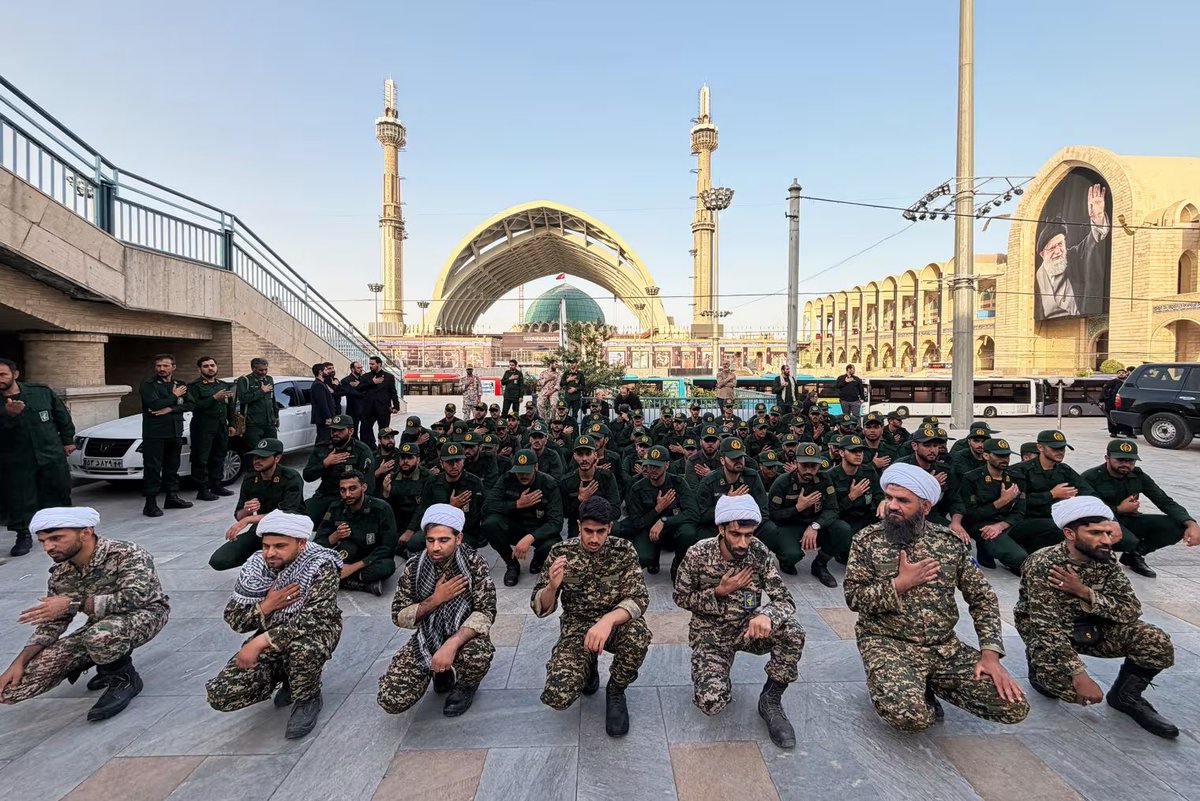 BRICSinfo's tweet photo. JUST IN: 🇮🇷 IRGC members seen mourning as Iran prepares to bury Supreme Leader Ali Khamenei. https://t.co/LfJd0Lhncn
