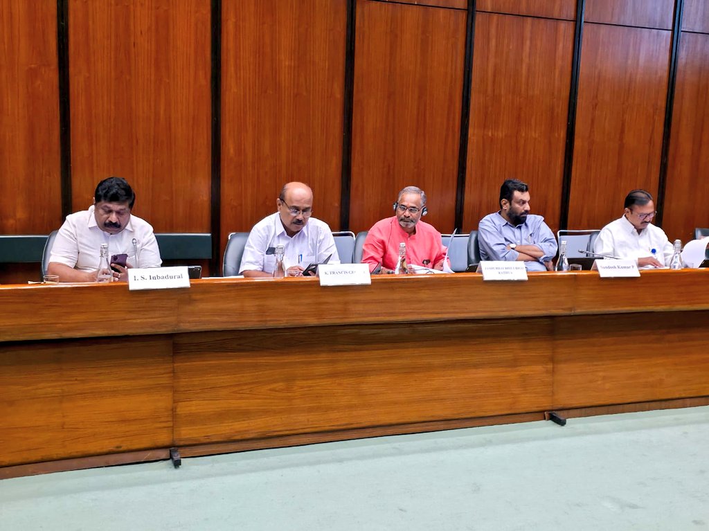 IInbadurai's tweet photo. Participated in today's meeting of the Parliamentary Standing Committee on Science & Technology, Environment, Forests and Climate Change in New Delhi on "Forest Fires in the Himalayan Region."
Submitted my views and suggestions on prevention, early detection, and mitigation measures

@AIADMKOfficial @EPSTamilNadu 
@PMOIndia @byadavbjp @moefcc 

#ForestFires #HimalayanRegion #Environment #ClimateChange #ParliamentaryStandingCommittee