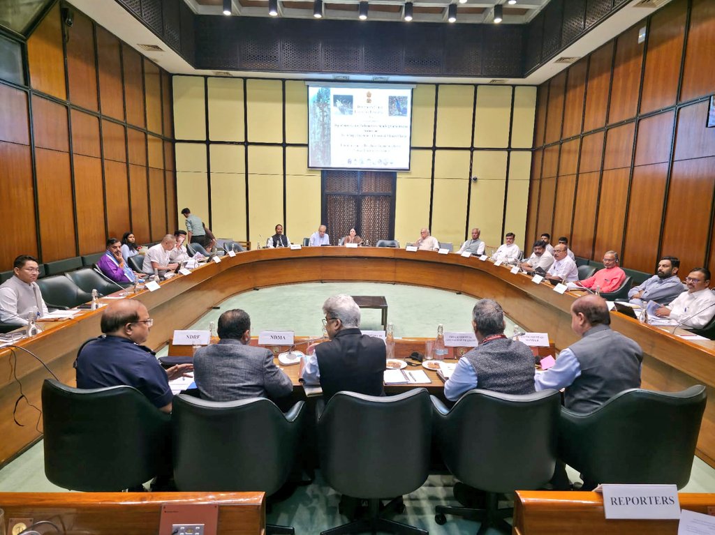 IInbadurai's tweet photo. Participated in today's meeting of the Parliamentary Standing Committee on Science & Technology, Environment, Forests and Climate Change in New Delhi on "Forest Fires in the Himalayan Region."
Submitted my views and suggestions on prevention, early detection, and mitigation measures

@AIADMKOfficial @EPSTamilNadu 
@PMOIndia @byadavbjp @moefcc 

#ForestFires #HimalayanRegion #Environment #ClimateChange #ParliamentaryStandingCommittee