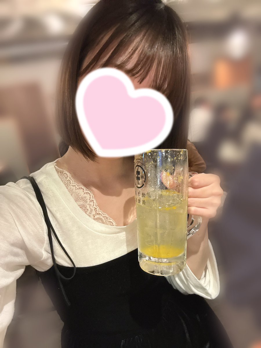 ukachanman_'s tweet photo. おとなだからおさけ飲めちゃうの😶🤍 https://t.co/ze8eyh8HSM