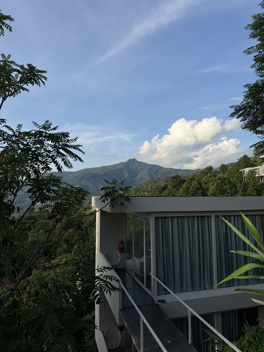 itsoiboy's tweet photo. ยกให้เป็นที่สุดในทริปเที่ยวน่านรอบนี้เลย 🥹
ที่พักวิวสวยตาแตก ราคาดีด้วย ไป 3 คนตกคนละไม่ถึงพัน สภาพห้องคือดี ตกแต่งทันสมัย ติดแกลมเลยล่ะ

ที่พัก “Adara View Doi Sakad” เป็นที่พักวิวเขาวิวดอยที่สวยมากกก 🌳⛰️

ถ้าขับรถจากตัวเมืองน่านใช้เวลาไม่เกิน 2 ชั่วโมง https://t.co/k19wKuKtjS