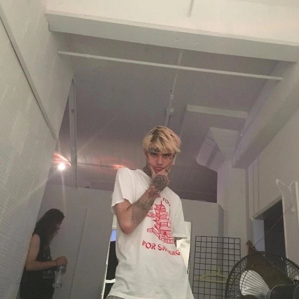 archivegustav's tweet photo. lil peep https://t.co/E6vTcwNMaE