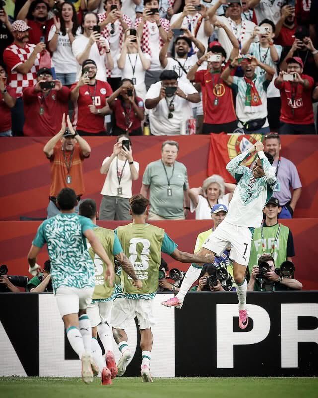 TruthOnPitch's tweet photo. 𝐒𝐒𝐒𝐒𝐒𝐈𝐈𝐈𝐈𝐈𝐈𝐈𝐈𝐔𝐔𝐔𝐔𝐔𝐔𝐔𝐔𝐔𝐌𝐌𝐌𝐌! 🤫🇵🇹

…for very 𝐅𝐈𝐑𝐒𝐓 𝐓𝐈𝐌𝐄 𝐄𝐕𝐄𝐑 at World Cup knockout stages. ✨ https://t.co/RxkL5E49Wb