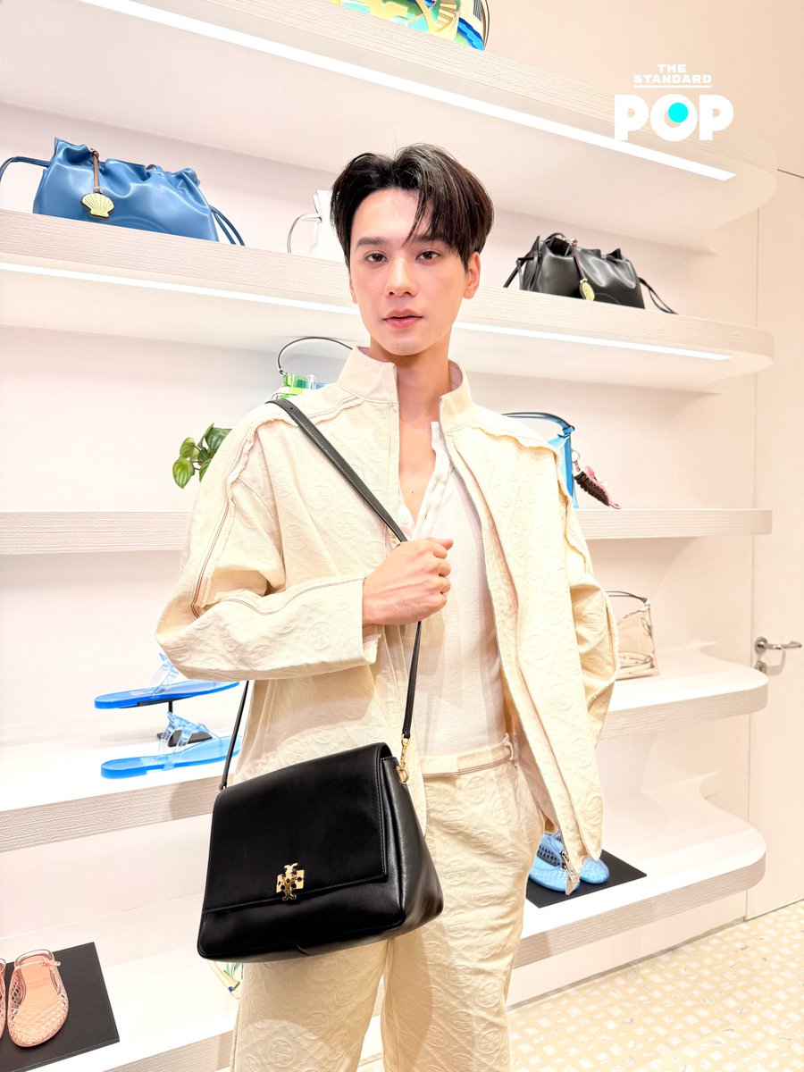 TheStandardPOP's tweet photo. เก่ง หฤษฎ์ แขกคนดังที่มาร่วมงาน TORY BURCH ICONSIAM BOUTIQUE GRAND OPENING EVENT ณ​ ICONSIAM  
.
#ToryBurch 
@toryburch
#ToryBurchThailand
#ToryBurchICONSIAM
#KengHarit @harit_keng @DomundiTV https://t.co/rxh9uVRXDT