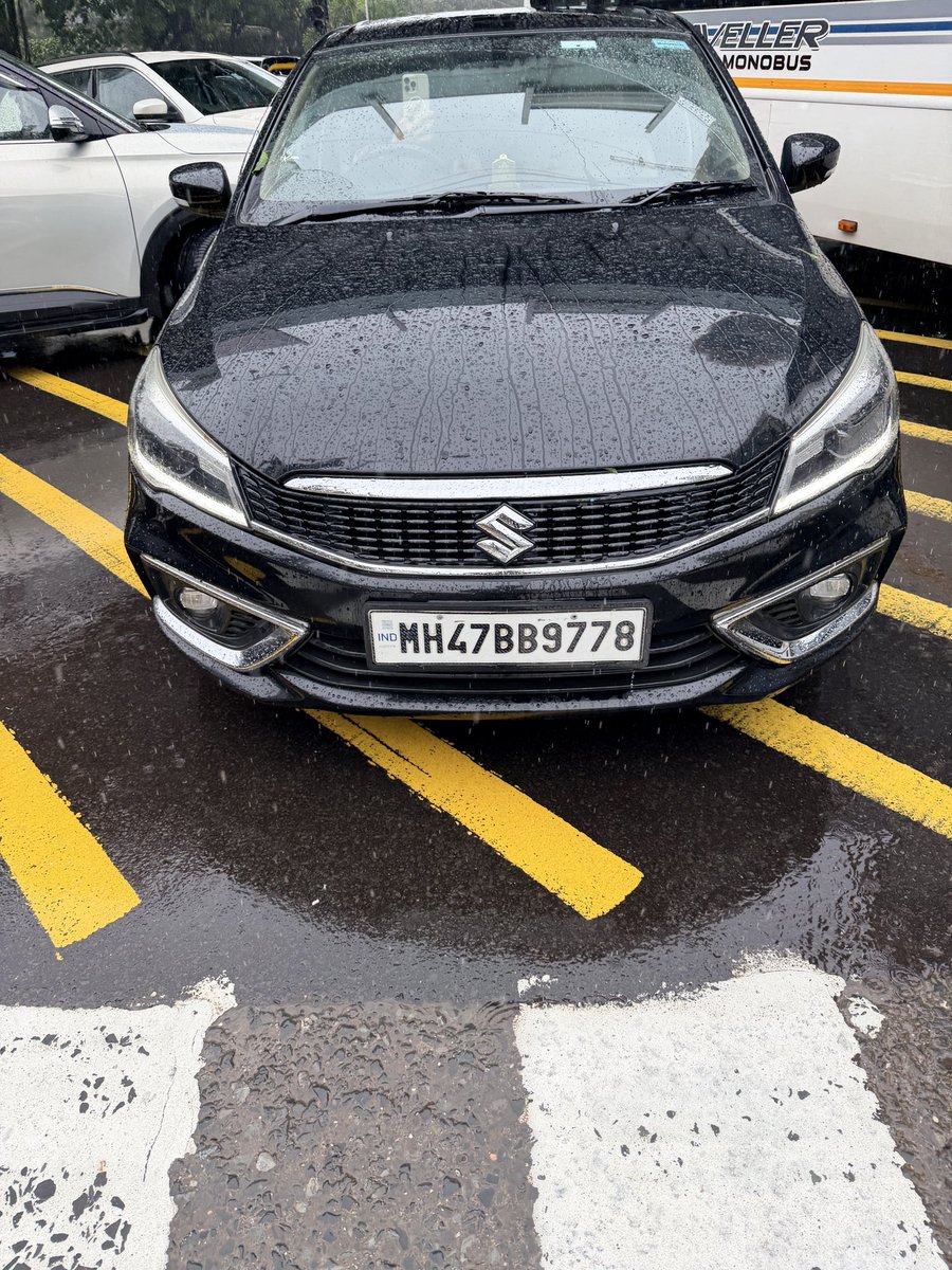 Pratz0203's tweet photo. @MTPHereToHelp Today we were travelling to hospital with our baby on board &amp; this lady name Saloni diwakar Sharm stopped her car right in front of us after jumping the signal.Causing health of my child at risk
Date -3/7/26
Time- 11.44Am
Location- MTNL SIGNAL SV ROAD GOREGAON W https://t.co/KPsZG43anF