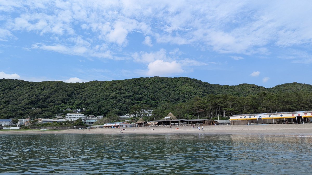 yuuyuunk's tweet photo. 天気回復した♪
油断して体が真っ赤っか！
軽いヤケドだな(>_<)痛い笑
  #夏 #海水浴 https://t.co/0utBMqtwsl