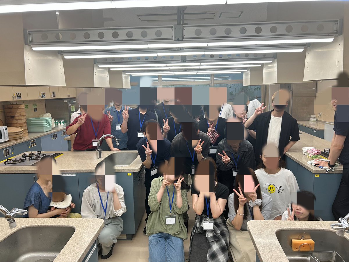 bar24365's tweet photo. 先月のエンジニアご飯会🍚

今回はハンバーグ✨
3種の味付けと山盛り過ぎてみんなお腹いっぱいになってくれました❤︎

美味しいのに家でも作れる手軽さって最高٩(๑❛ᴗ❛๑)۶

最近はメンバーさんがお子さんを連れて来てくれるようになって家族でも楽しめる会になりました！

実は今回で2周年㊗️ https://t.co/vnihbuD1PV