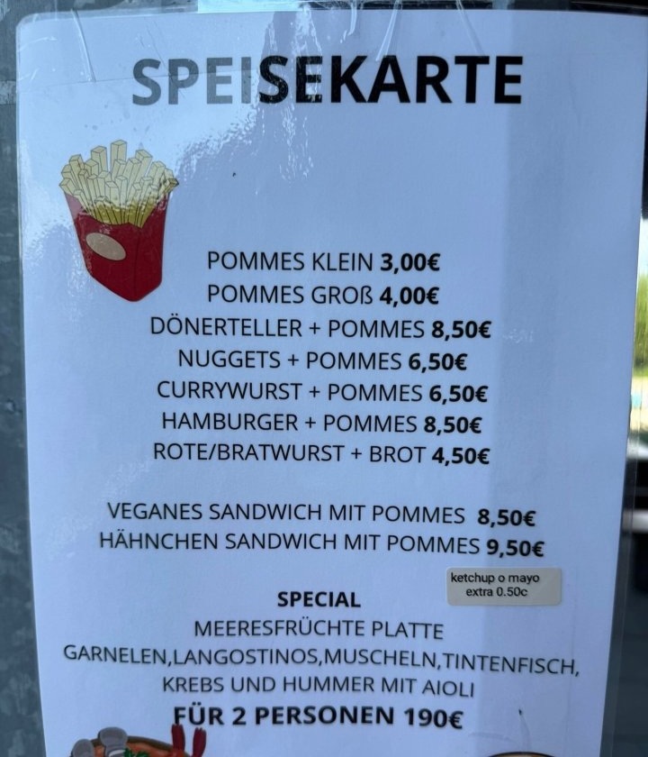Dagehtjanix's tweet photo. Bin gerade bei meinem Kiosk angekommen und falle vom Glauben ab. 4€ für eine große Pommes und 0,50€ für einen Klecks Mayo? Wir sind hier im Ruhrpott und sowat kostet zusammen 2 Mark fuffzich!!!! Danke Linke😡 https://t.co/lEP6g0AZiA