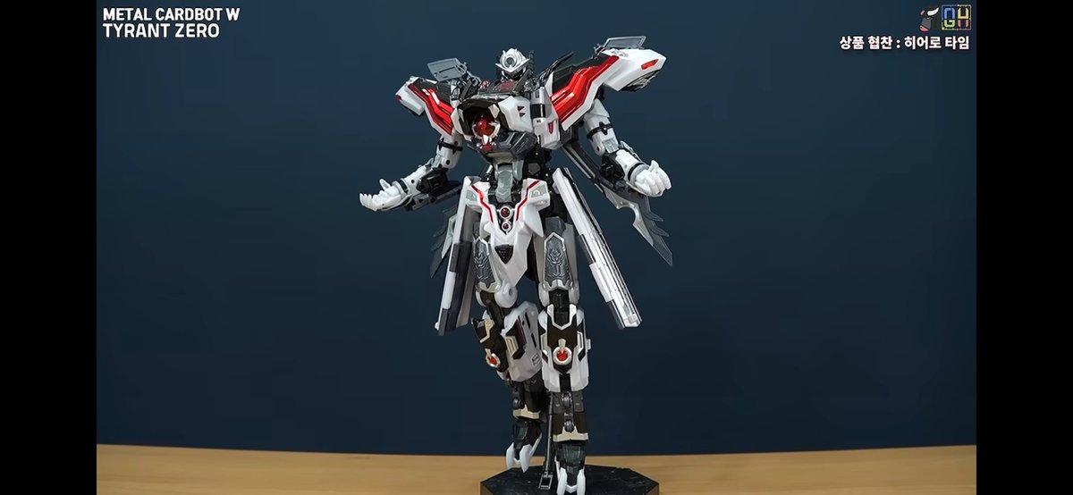 AdiantheDrawer's tweet photo. As for Metal Cardbot toys, Here are Some pictures of the Toy of Tyrant Zero in his Base form, his Behemoth,
leviathan, Wyvern form, And his God of Destruction form. Look how Big and long he is compared to the other Cardbots https://t.co/x2MEw1Aulj