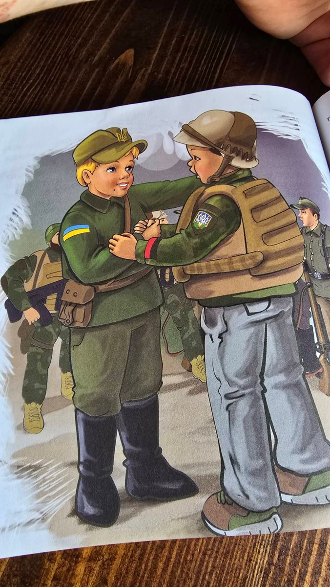 WspolnotaPamiec's tweet photo. We Lwowie są sprzedawane takie banderowskie czytanki dla dzieci. Czego dowiedzą się z nich młodzi Ukraińcy? Ano tego, że mają dwóch wrogów - Moskwę i Warszawę. Na takie prowokacje próżno szukać relacji polskich władz. 

Źródło: Facebook / Tomasz Maciejczuk https://t.co/oGEinf2d3E