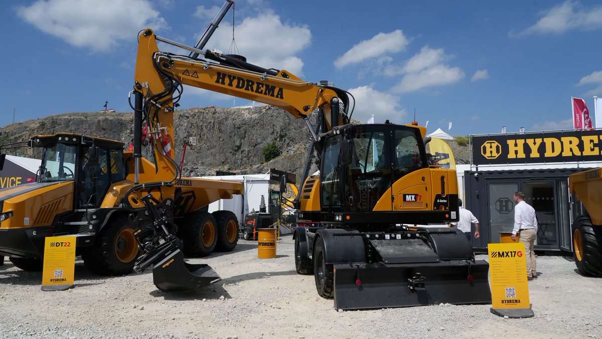 DiggerManBlog's tweet photo. Diggers Hillhead Highlights (Part Three)
https://t.co/DQDNAkEKvR
#diggermanblog #earthmovers #excavators #heavyequipment #Hillhead2026 https://t.co/9mgMKHSPOs