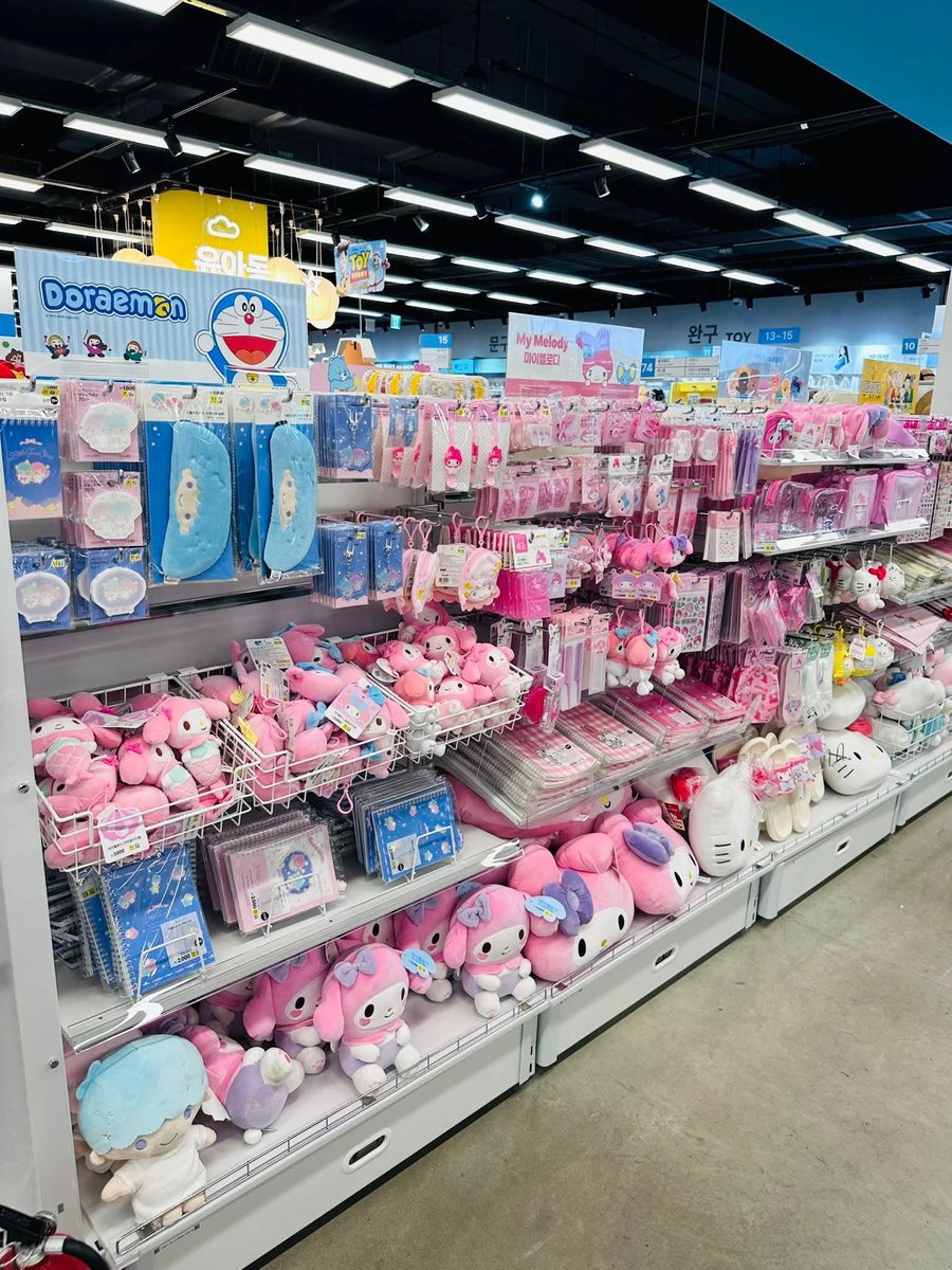 JSshop_ch's tweet photo. เปิดพรี✨️✨🇰🇷 เปิดพรีออเดอร์ Daiso Korea รอบใหม่! 🇰🇷✨
สาย Sanrio, Disney, Toy Story, Winnie the Pooh, Mickey  และอีกมากมาย ห้ามพลาด!

รับพรีสินค้าทั้งร้าน สามารถส่งรูปที่ต้องการมาให้เช็กได้เลย 🛒

⏳️ปิด 10/7 ส่งกลับแอร์ รวมภาษี
📮จัดส่งไทยเริ่ม 40.-

#มคจจเปิดพรี
#daisokorea https://t.co/3qyoET76zy