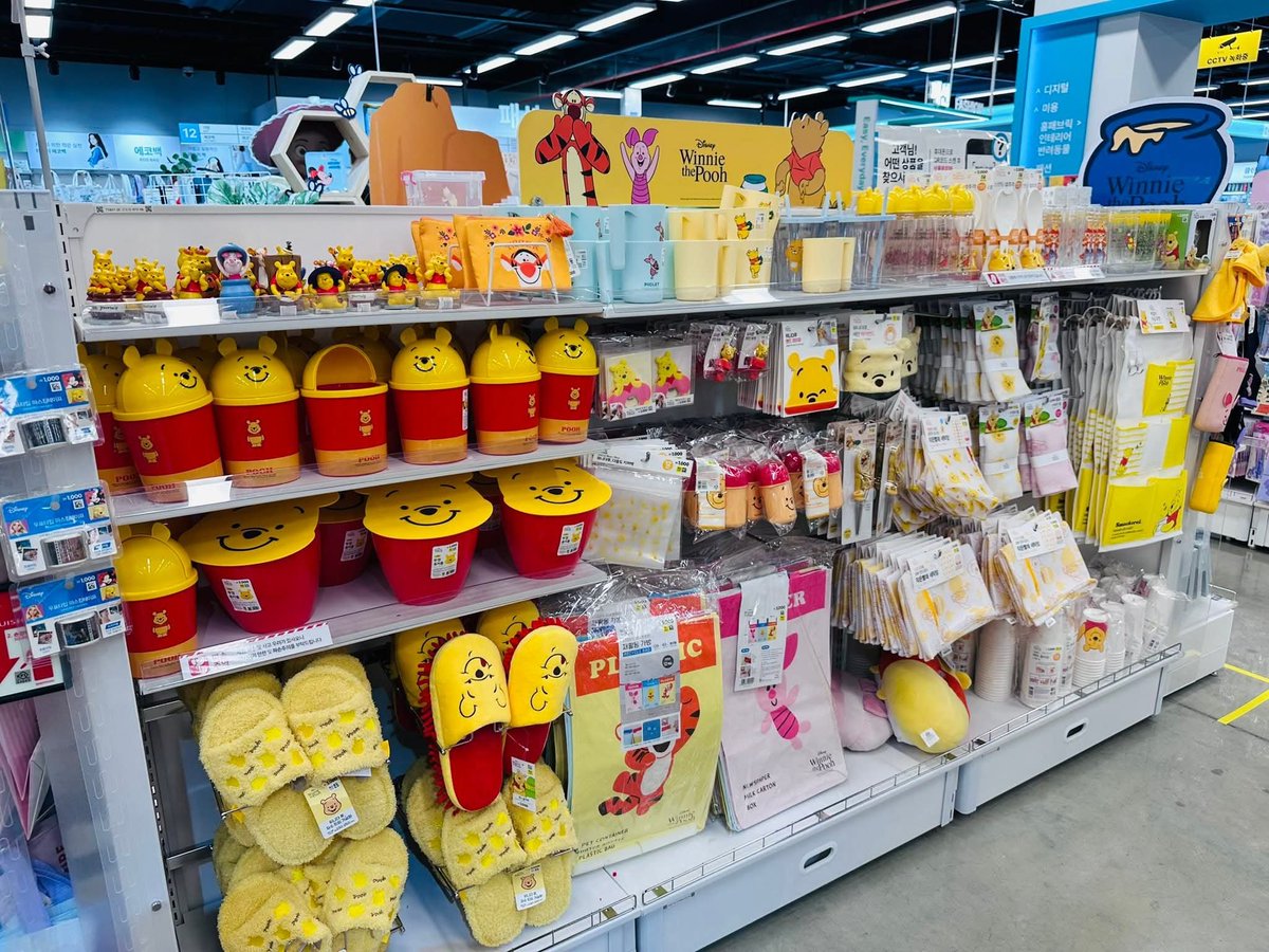 JSshop_ch's tweet photo. เปิดพรี✨️✨🇰🇷 เปิดพรีออเดอร์ Daiso Korea รอบใหม่! 🇰🇷✨
สาย Sanrio, Disney, Toy Story, Winnie the Pooh, Mickey  และอีกมากมาย ห้ามพลาด!

รับพรีสินค้าทั้งร้าน สามารถส่งรูปที่ต้องการมาให้เช็กได้เลย 🛒

⏳️ปิด 10/7 ส่งกลับแอร์ รวมภาษี
📮จัดส่งไทยเริ่ม 40.-

#มคจจเปิดพรี
#daisokorea https://t.co/3qyoET76zy