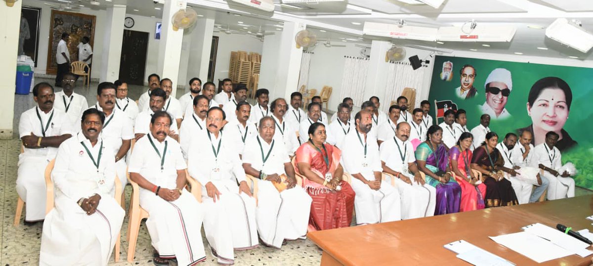 AIADMKOfficial's tweet photo. மாண்புமிகு கழகப் பொதுச் செயலாளர் புரட்சித் தமிழர் திரு. @EPSTamilNadu அவர்கள் தலைமையில், 

செங்கல்பட்டு கிழக்கு மற்றும் செங்கல்பட்டு மேற்கு மாவட்டத்திற்கு உட்பட்ட கழக நிர்வாகிகள் ஆலோசனைக் கூட்டம் தலைமைக் கழகம் புரட்சித் தலைவர் எம்ஜிஆர் மாளிகையில் நடைபெற்று வருகிறது.

#AIADMK https://t.co/ow7NfEfI70
