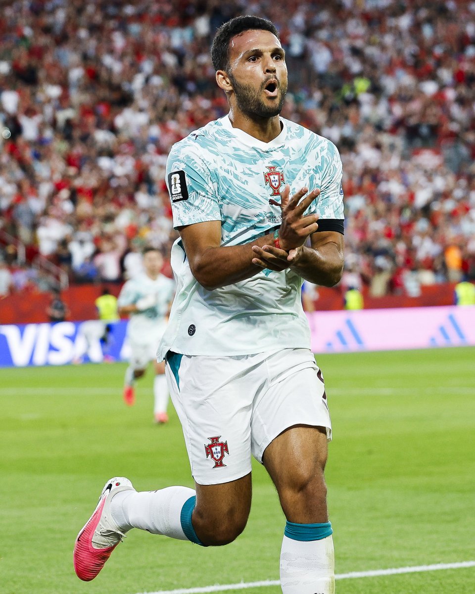 AC_MilanFR's tweet photo. Goncalo Ramos : « Je suis content de signer à Milan. Je quitte un grand club pour rejoindre un autre grand club. » https://t.co/v7Hr9yXqul