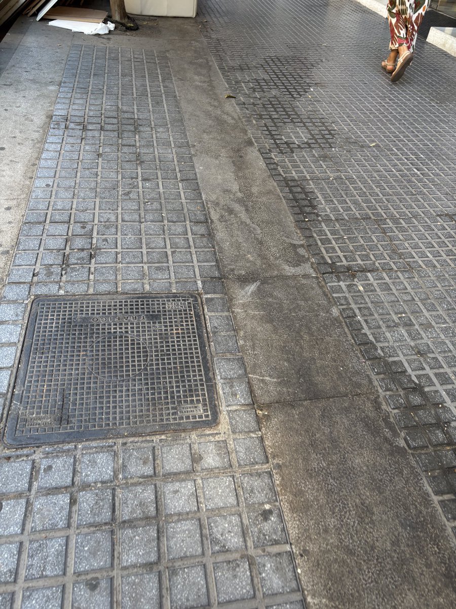 pepa43_'s tweet photo. @pacodelatorrep Paco dígale a Teresa porras que están muy limpias las calles. 12:35 de la mañana . Calle Cristo de la epidemia https://t.co/UMdb4YTVjE