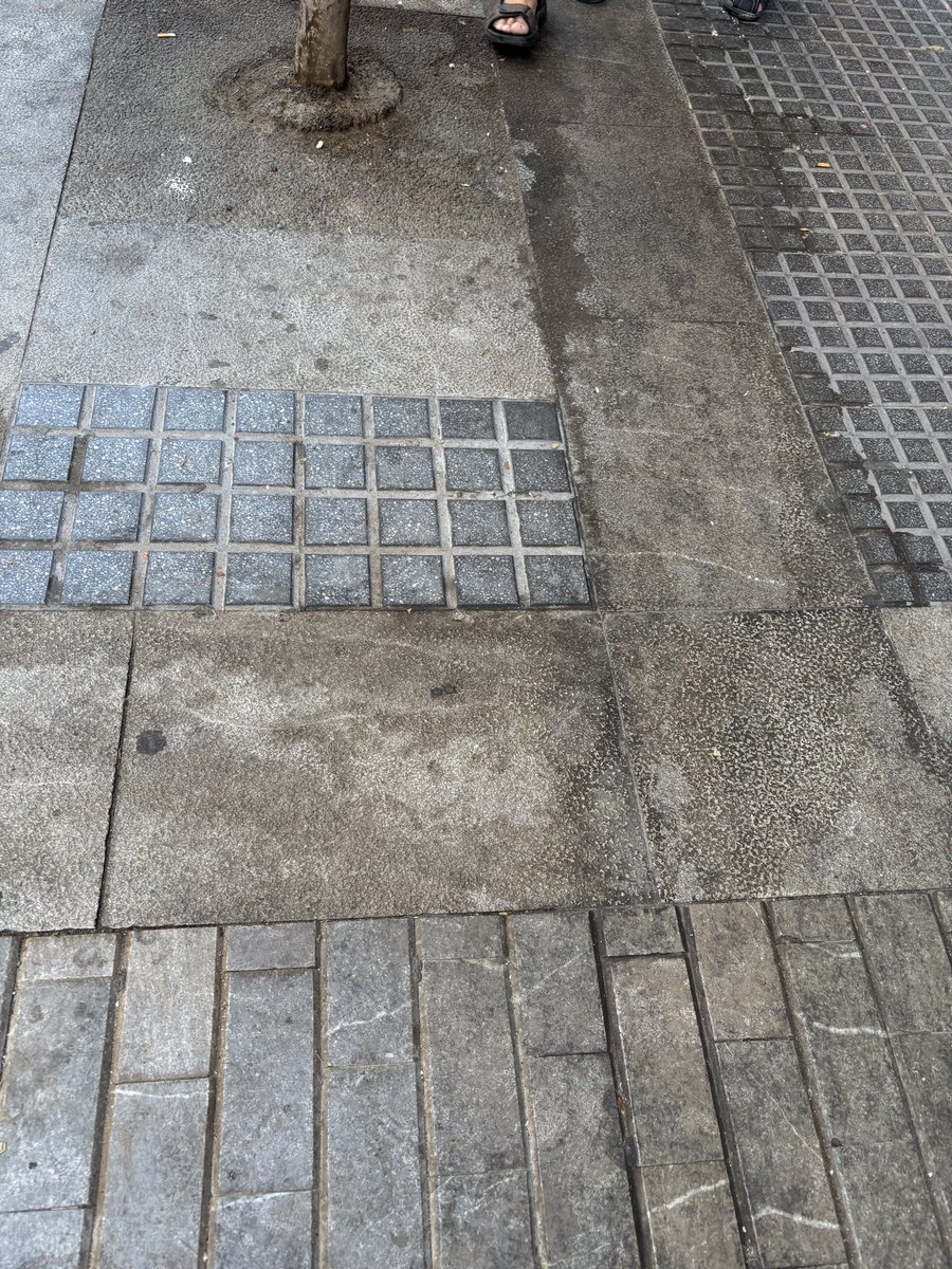 pepa43_'s tweet photo. @pacodelatorrep Paco dígale a Teresa porras que están muy limpias las calles. 12:35 de la mañana . Calle Cristo de la epidemia https://t.co/UMdb4YTVjE