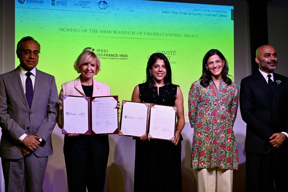 Fashion_Exec's tweet photo. Comité Colbert has signed an agreement with the French-Indian Chamber of Commerce to facilitate the establishment of French luxury brands in India. https://t.co/wz2Xg8XpAz https://t.co/3E1zmFAnBI