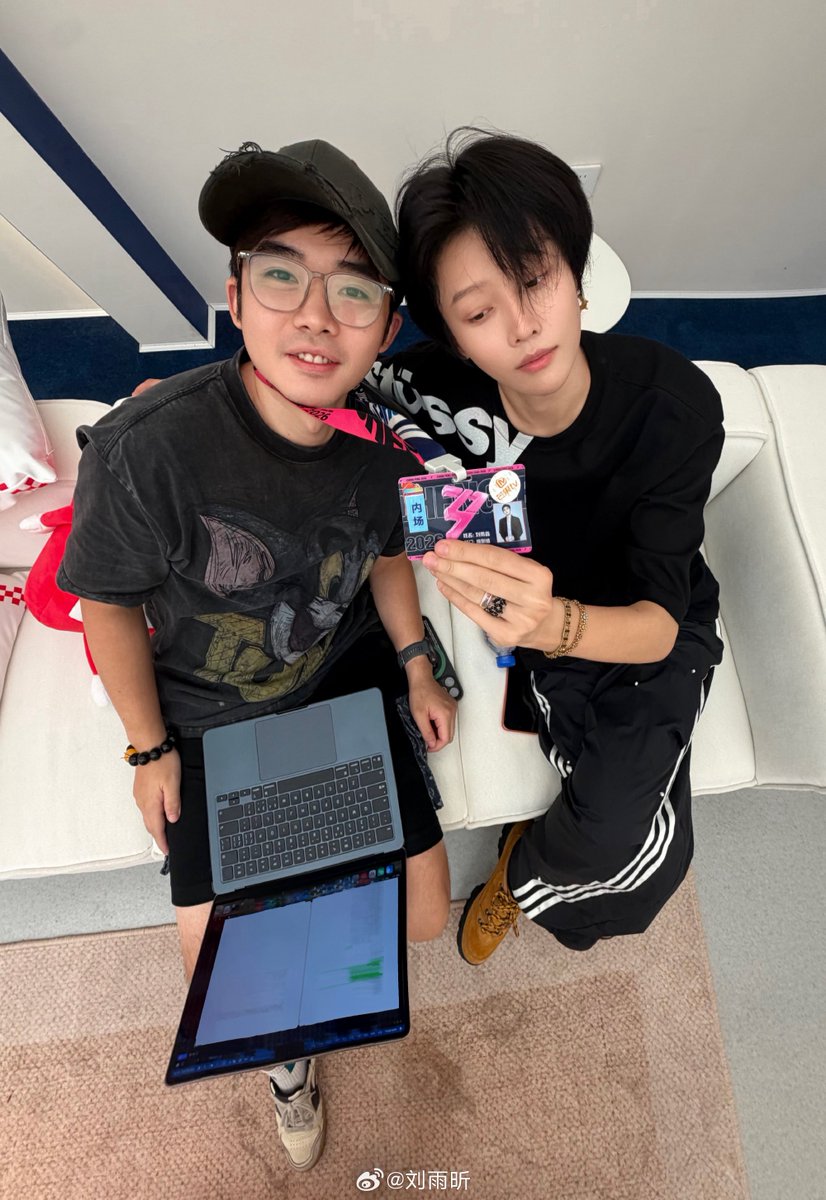 AllForYuxin_TH's tweet photo. Liu Yuxin weibo updated  

ช่วงนี้งานแน่นติดกันยาวเลย…
ขอบคุณทุกคนที่ชื่นชอบการแสดง 《Miss Lady》 และใส่ใจ สังเกตรายละเอียดของการแสดงเวทีนี้นะ ❤️

👉🏻 https://t.co/eV4m8rL9Ot

#LiuYuxin #XINLiu 
#หลิวอวี่ซิน #刘雨昕 https://t.co/cyXNwl7axR