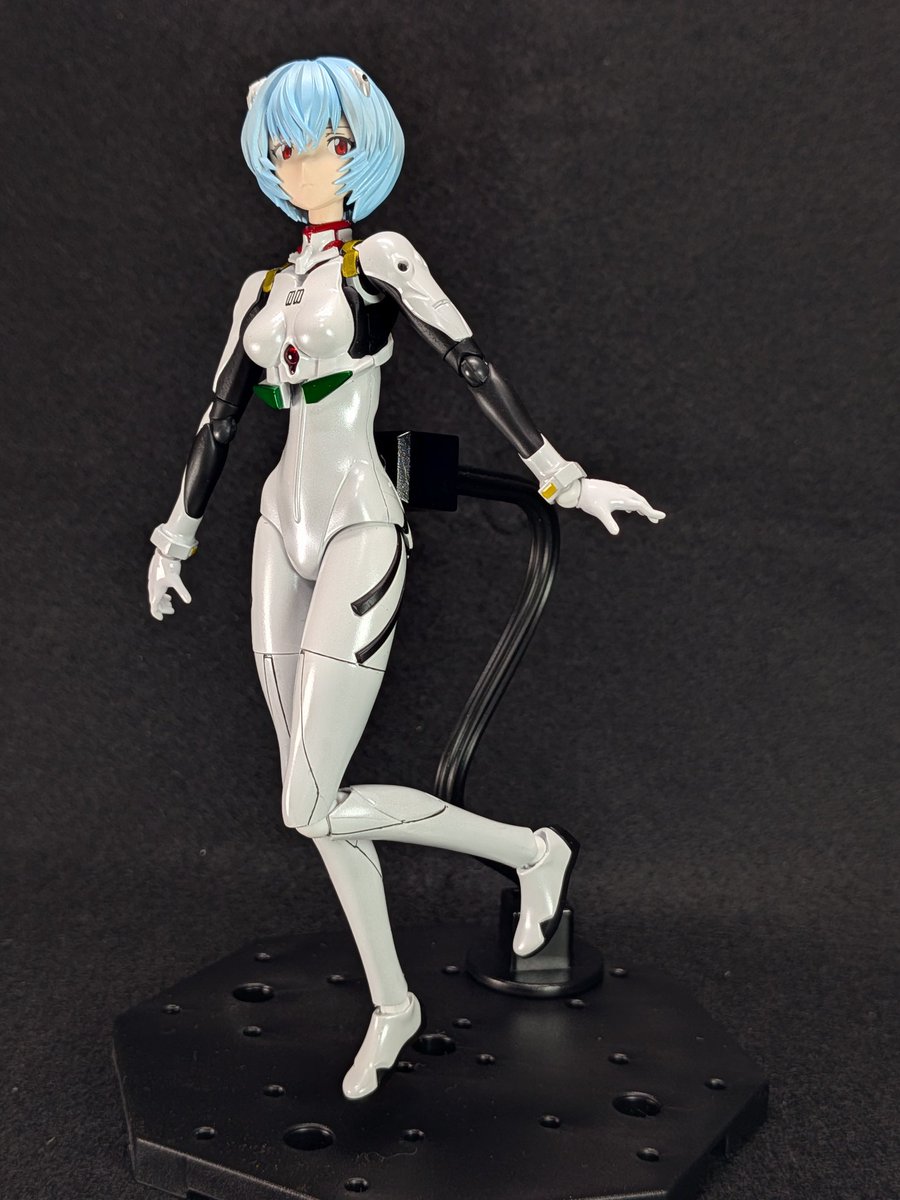 qunishou's tweet photo. 友人に頼まれた綾波レイの全塗装です。
髪はハイライト入れて、肩と腰の黄色と緑はキャンディ塗装。ボディ多め髪は少し、パール吹いてます。
#30MP、#綾波レイ、#全塗装、#エヴァンゲリオン https://t.co/iIckfLKB53