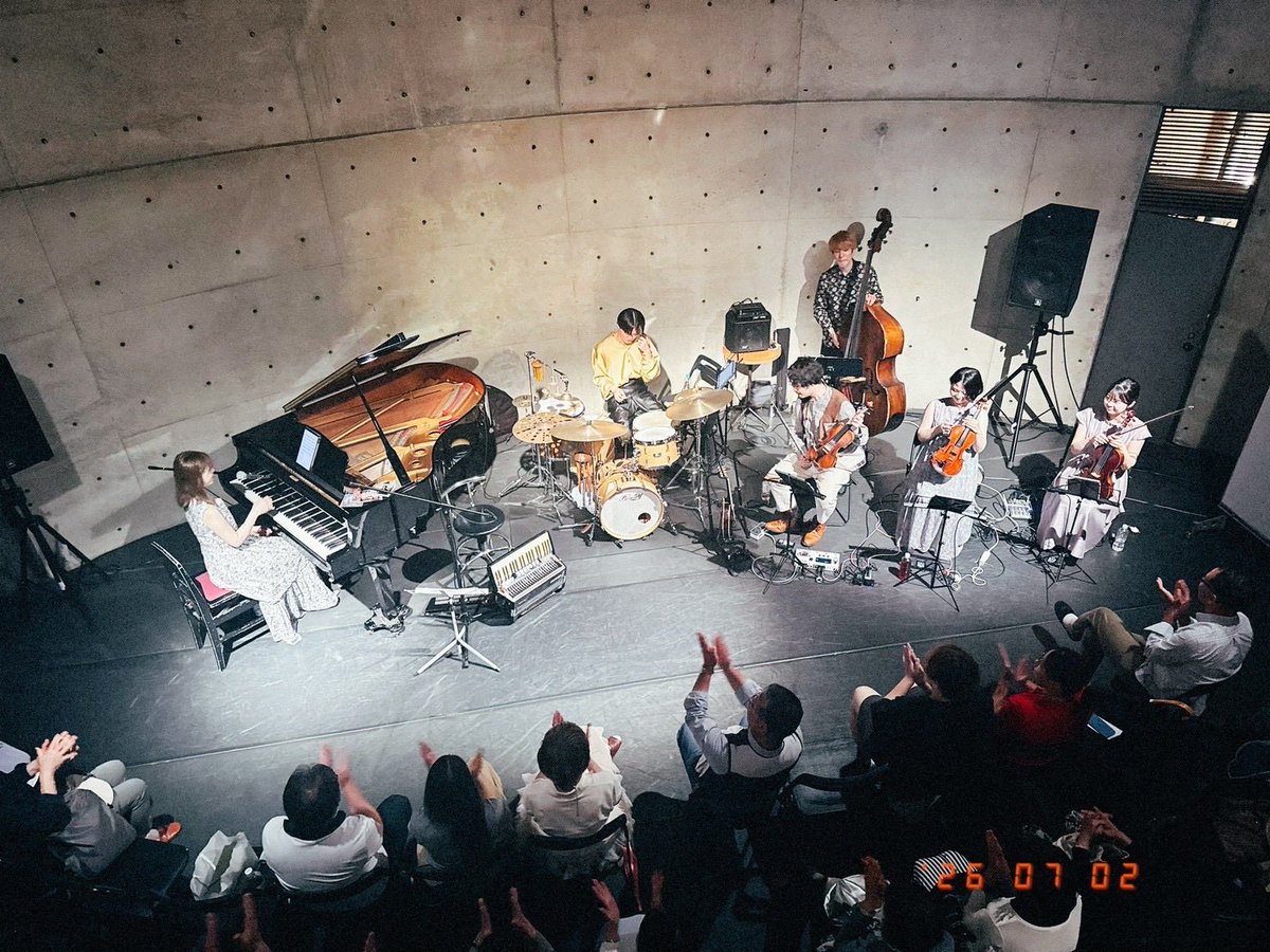 jakokeitob's tweet photo. 昨日は下北沢Half Moon Hallにてリカトリオwith Stringsでした🎹🥁🎻
たくさんのお客様にご来場いただき大変盛り上がりました🙌
梨花ちゃんが書く曲は胸にグッとくるモノが多く、今回Stringsが加わった事により尚グッとくる瞬間が多くとても美しい時間となりました。
みなさまありがとうございました！ https://t.co/mz90GhRZa4