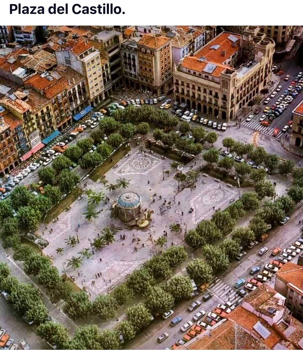 javierubioo's tweet photo. En relación a las olas de la nueva camiseta de Osasuna, están inspiradas en el mosaico que hubo en la Plaza del Castillo.

Cuando se reformó la plaza en 2003, estaba previsto volver a colocarlos, pero eso nunca ocurrió.

Lo más curioso es dónde están ahora las baldosas. https://t.co/WWhZAPfSbM