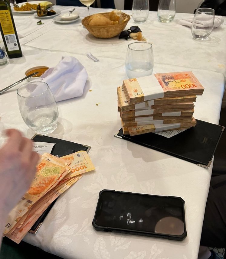 yirmiucderece's tweet photo. Arjantin'de sıradan bir öğle yemeğine ödenen tutar sosyal medyada tartışma yarattı.

"Yakında Türkiye'de de aynı tabloyu göreceğiz" yorumları dikkat çekti. https://t.co/xABqnJLSMX
