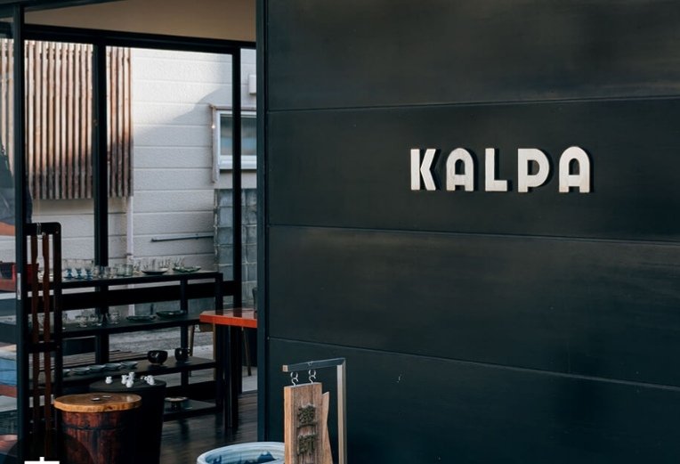 soonkktt's tweet photo. 羽生くんが行った輪島のカフェKALPAに行ってきました。HPにはジェラートやクレープとか載ってるけど今は諸事情によりドリンク類のみらしいです。この事を伝えてほしいと言ってました。羽生くんが飲んだのはアイスティー😊　帰る時にわざわざ「アイスティー、美味しかったです」→

#羽生結弦 https://t.co/kl7YCOTH2h