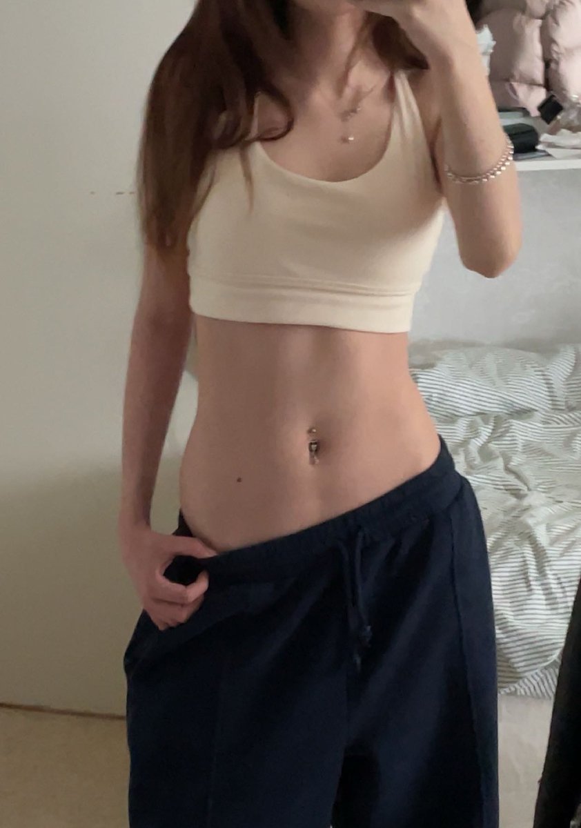 Lizzielbs's tweet photo. #bodycheck #edtwt #shedtwt 
🫩locking in rn this is a before, pls give me motivation🥲🥲 also new moots🙏 https://t.co/eRGMiIFSHS