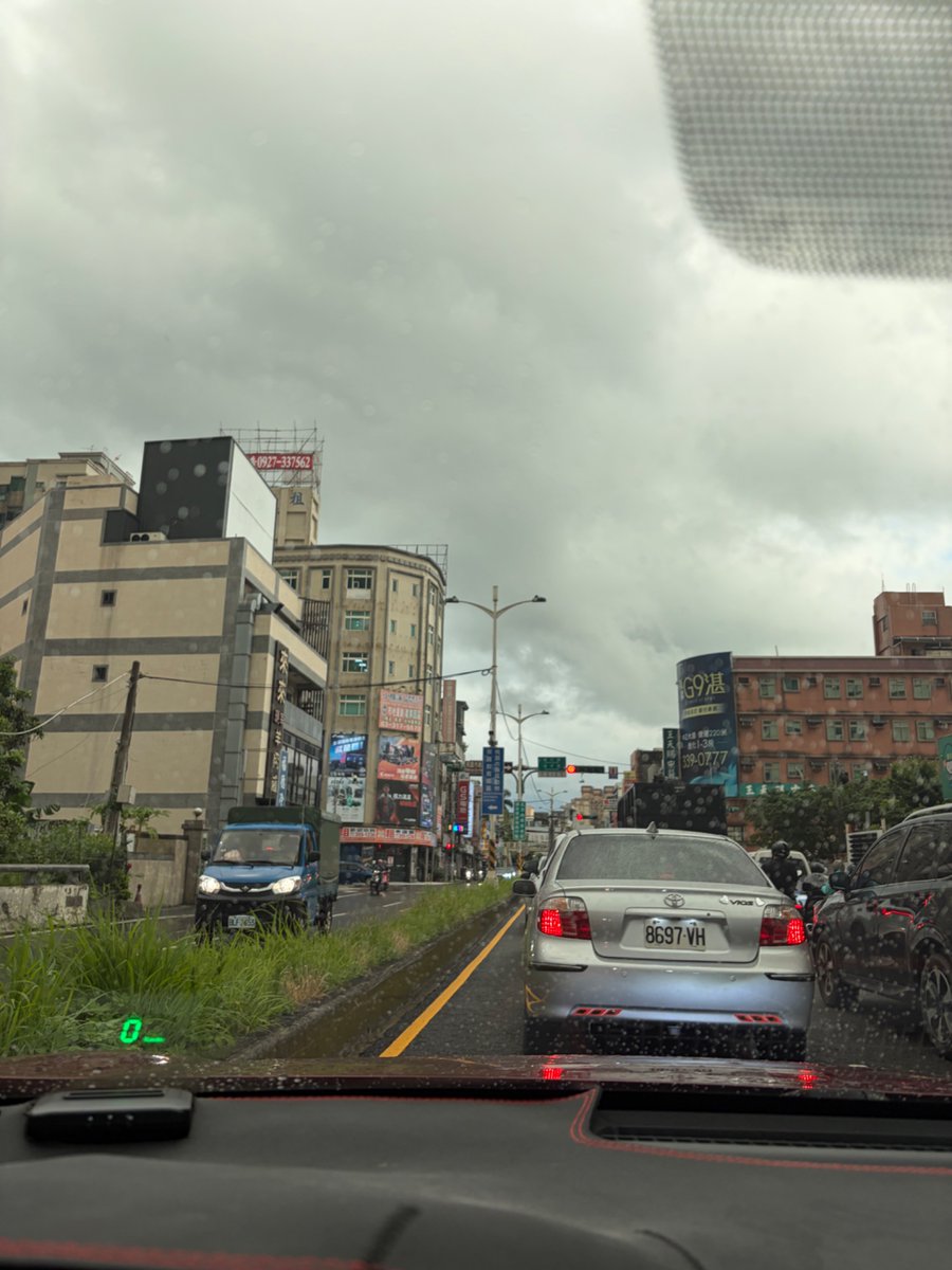 NeilWen1110's tweet photo. 快樂星期五，已經夠無聊了，結果還下雨😨

#桃園 https://t.co/oFeefQBNCH