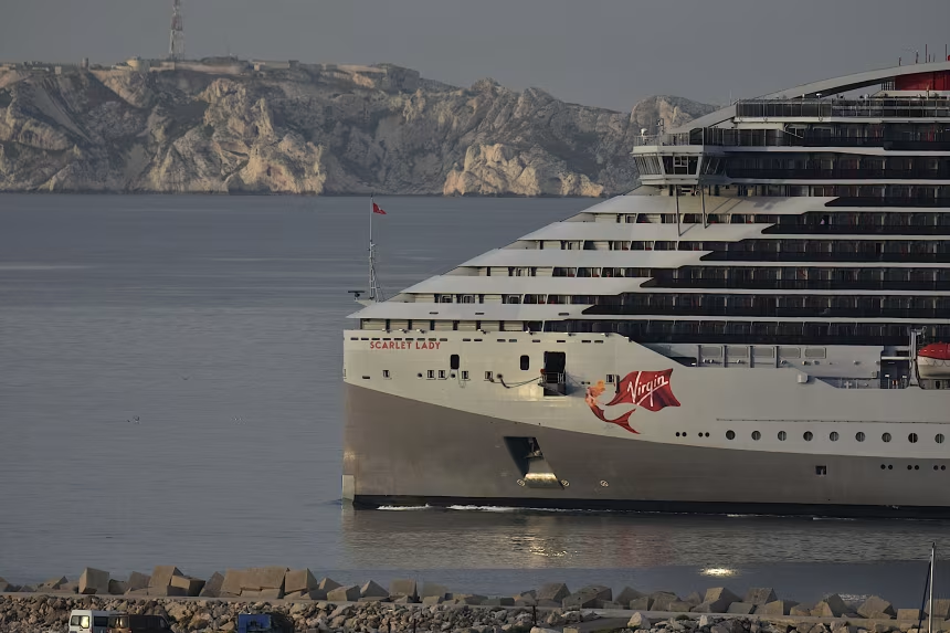 CNNFrancePR's tweet photo. La Turquie empêche une croisière américaine LGBTQ+ d'accoster, invoquant des “normes morales” https://t.co/qydTeYXBzb https://t.co/MmxYun5W1Q