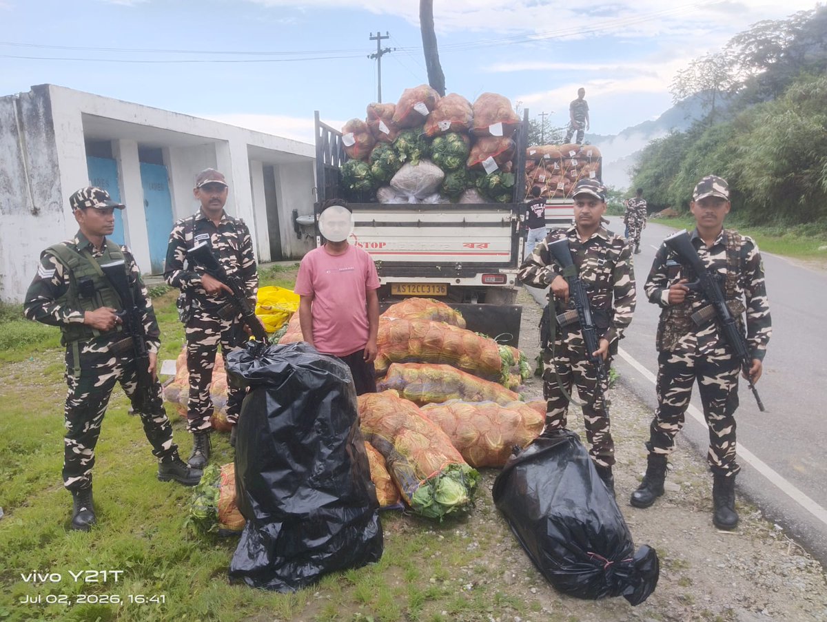 sixtyonessb's tweet photo. On 02.07.2026, F Coy, BOP 900 Chain of the 61st Battalion, SSB seized 367 kg of suspected cannabis packed in 15 bags. One alleged smuggler was arrested, and the seized contraband and vehicle were handed over to the local police for further investigation.
@SSB_INDIA https://t.co/s0UNDvrWts