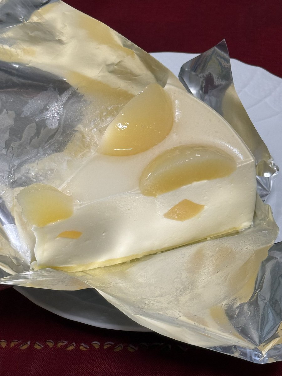 HanamomoA's tweet photo. 昨日のお土産
麦代餅と白小豆のきんつば
中にたっぷりあんこ入りのお餅にきな粉もたっぷり！😆

先日のお土産
メロンケーキもブルーベリーケーキも売り切れていたらしくて初めて食べる🍑と🥭
(ちょっとヘビー💦

ごちそうさまでした

🍈と🫐は来週のお楽しみに😆

#中村軒
#HARBS https://t.co/7b9iv2mRUL