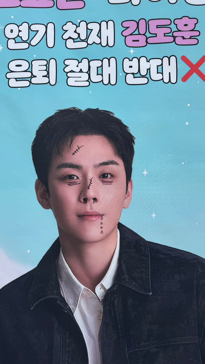 7imdohoong's tweet photo. 김도훈 얼굴에 낙서하는 차승원 선배님 이거 진짜임? 하개웃겨 https://t.co/q6AZcXrpvI