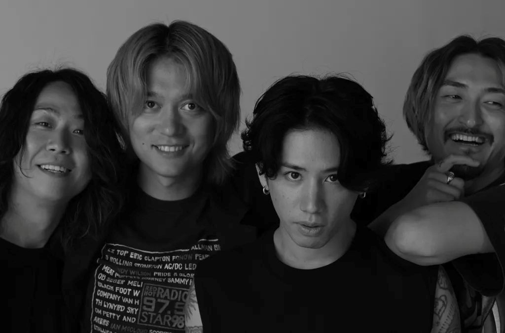 oneokrock_FC_'s tweet photo. ONE OK ROCKファン必見 

ONE OK ROCK
#PREMONITION WORLD TOUR 2024
グッズが再登場 🔥

どのデザインも本当にかっこよくて、
全部集めたくなってしまいます🖤

今こそグッズを手に入れるチャンスです！✨

▼今すぐ購入
https://t.co/KuxvjS2ap2

#ONEOKROCK
#ワンオク
#PREMONITIONWORLDTOUR2024 https://t.co/tqP7QhdW3n