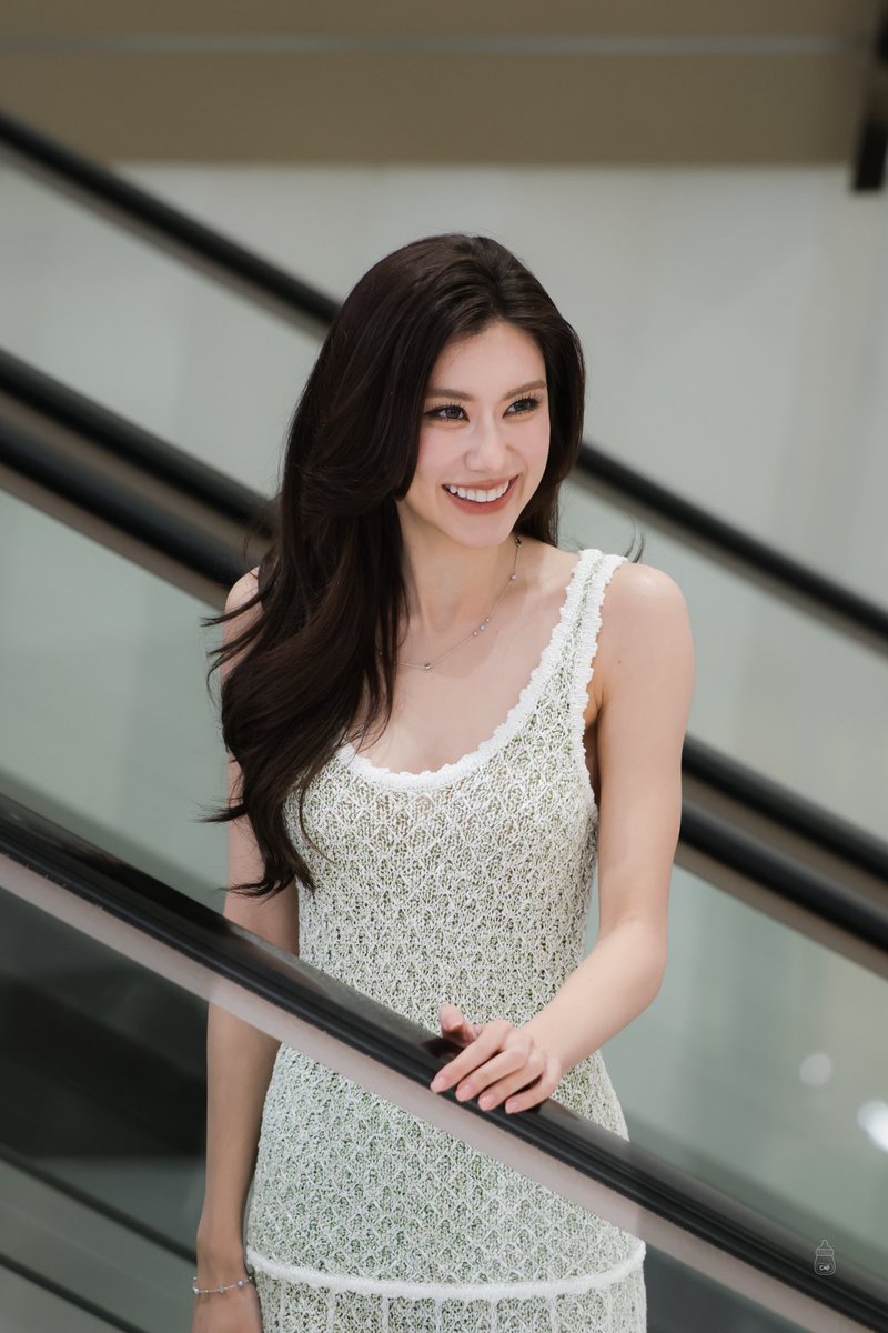 captain_np9's tweet photo. เซฮายพิฝรั่งคนจ๋วยยย

LENA TORY BURCH AT ICONSIAM
#ToryBurchICONopeningxLena
#LalinaLena #ลีน่าลลินา https://t.co/EfzLYC0nUo