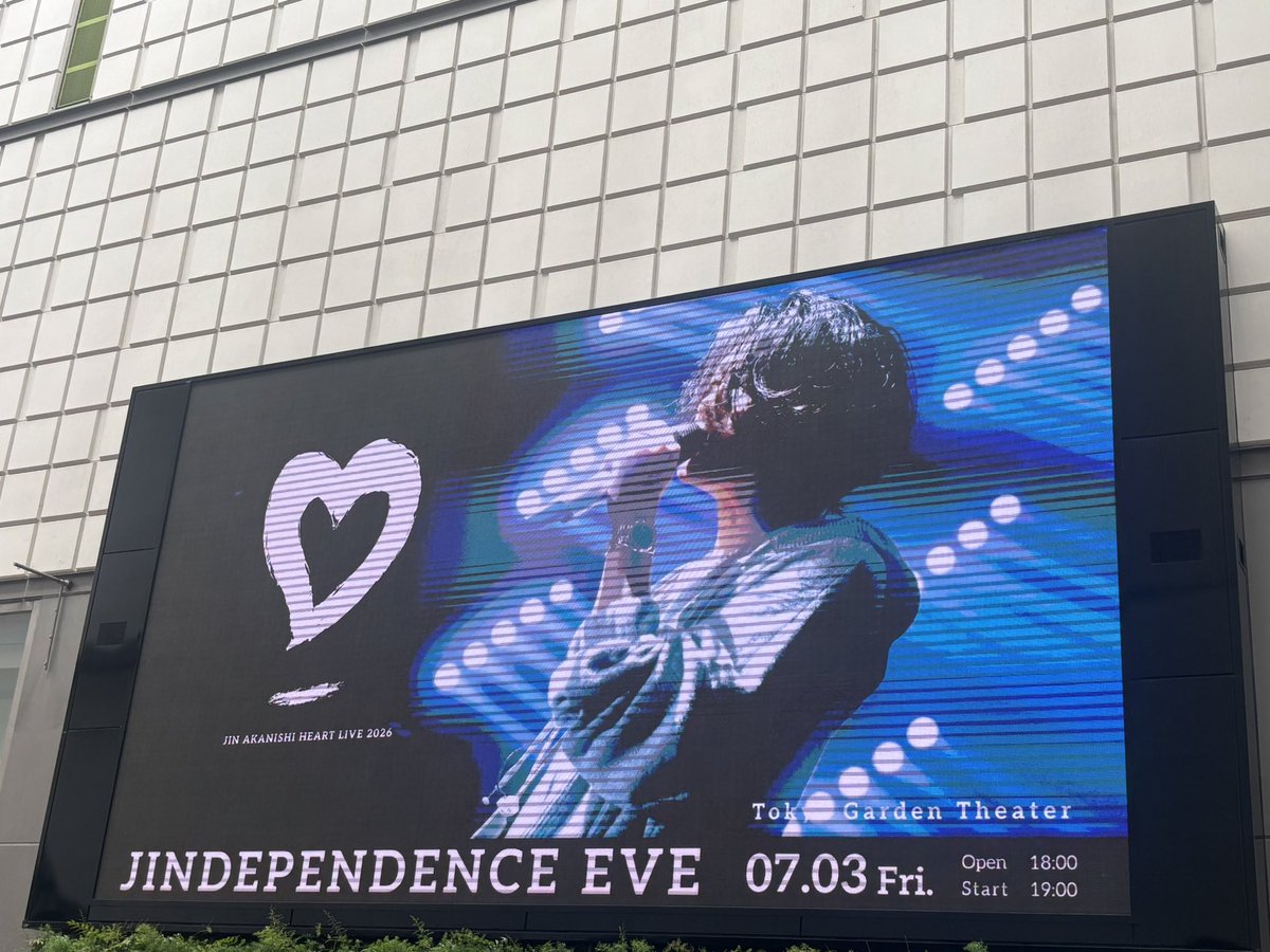 satyo1211's tweet photo. 現地に着いてグッズも買えてあとは待つのみ🫶🏻︎
 #赤西仁 https://t.co/nWkcboLEPm