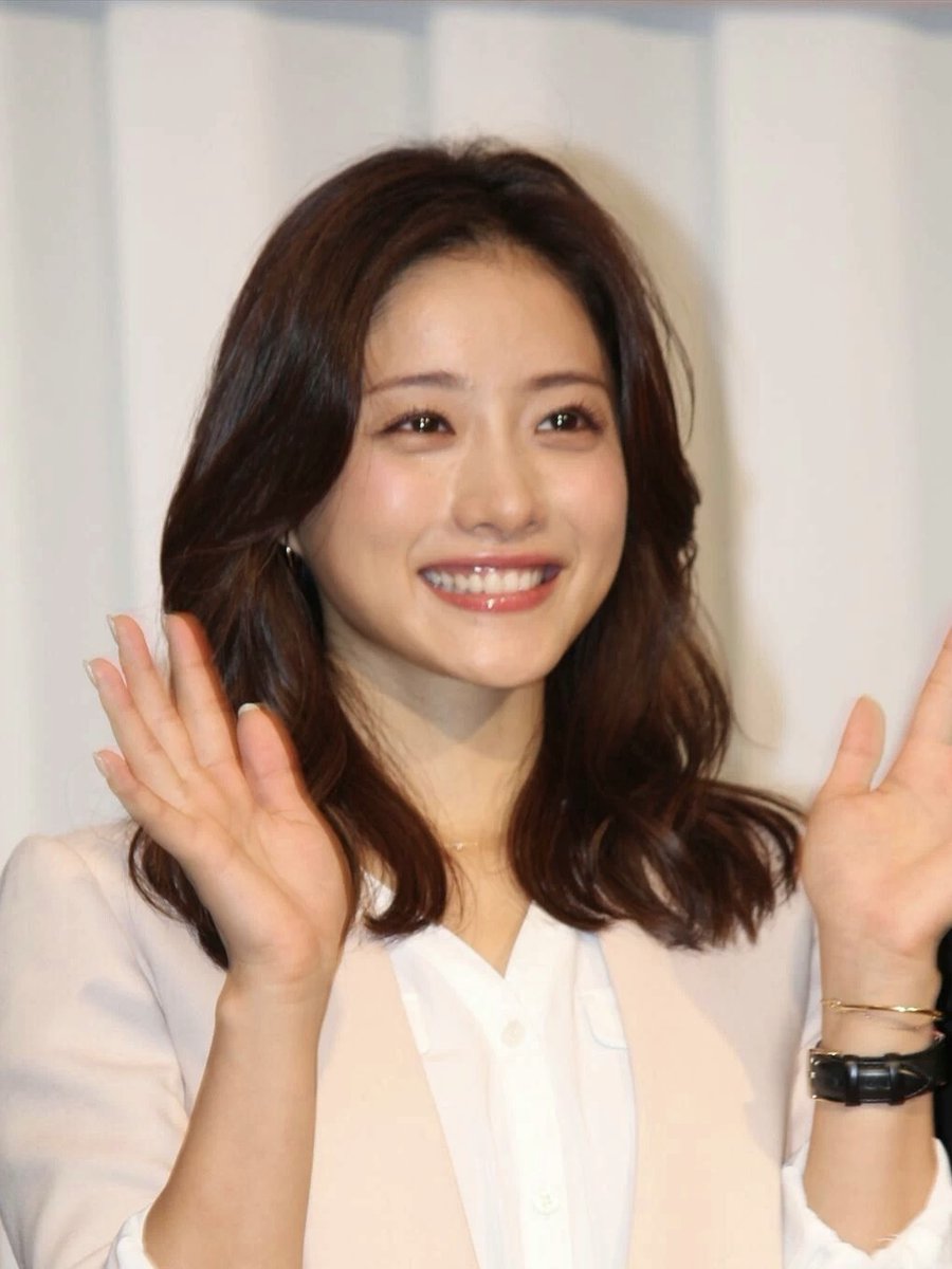 22catwalk's tweet photo. たしかに年齢よりも見た目が若く見える芸能人は、全員前頬がぷっくりしてる！やっぱり脂肪は財産🥺 https://t.co/exrImoveTp