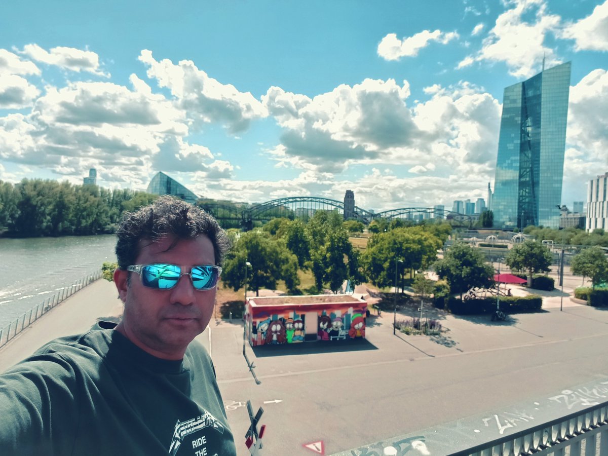SMichaelRocks's tweet photo. A nice Michael Bay-type filter from my last trip to Frankfurt 😎

#travelingok https://t.co/7neRLxThpR