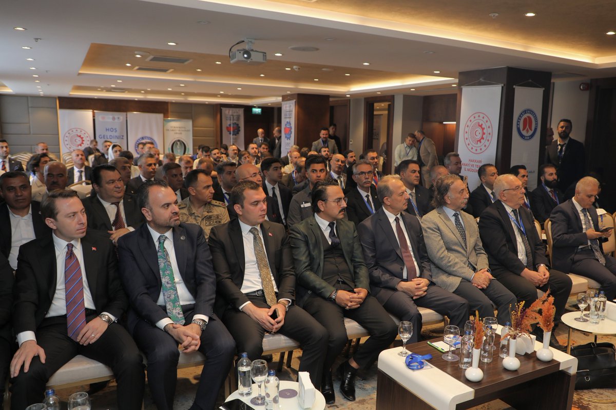 vantsokurumsal's tweet photo. Meclis Başkan Vekilimiz Mehmet Faruk Altınal; Stratejik Konumdan Stratejik Yatırıma şiarıyla Yüksekova İlçesinde düzenlenen "Hakkari Sınır Lojistik Merkezi Çalıştayı"na katıldı.

@NecdetTakva @MehmetFaruk_Van https://t.co/o4RBz9ENii