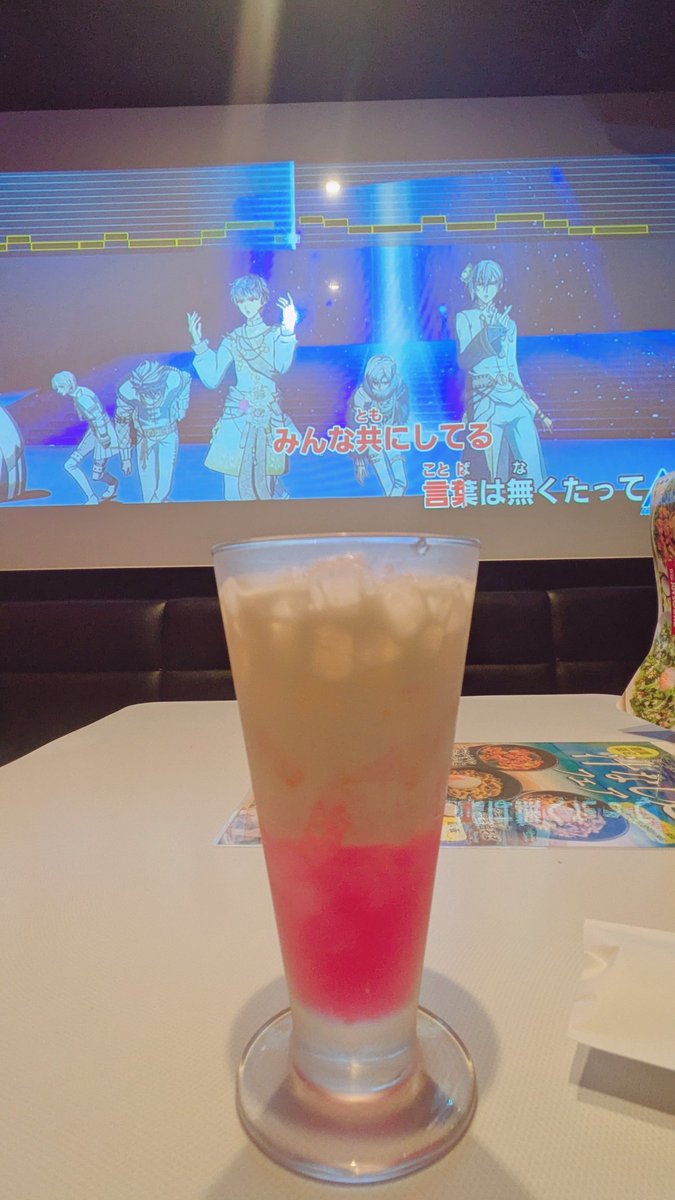yamanecat's tweet photo. JOYSOUNDのコラボドリンク、計6杯飲んだけど、5杯は頼んだキャラのコースターきたわ🥺
不織布バッグに無造作に入れられたコースターを自分で選ぶスタイルなんだけど

百ちゃんでした🫶 https://t.co/DMS6W4dNNd