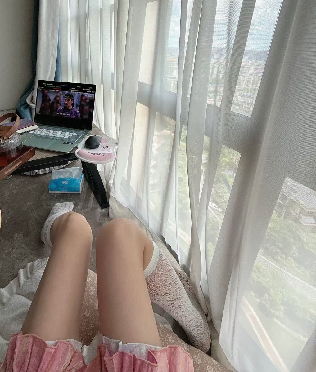 feicat0527's tweet photo. 下大雨，在家看电视剧
机器人被我格局到了！
#股票 #机器人 https://t.co/NjCqa28HDp