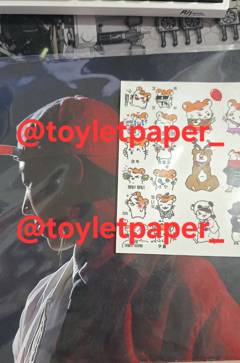 toyletpaper_'s tweet photo. trying my luck again kasi I need to pay my CC asap 😵‍💫

🌈Buyer of my ticket will get this whole Moonbyul 1st Official Fanclub box (except for the card) complete inclusions to &amp; posters of MB and stickers (this is from a fansite)

📌can do installments
📌 13k (can still nego) https://t.co/sBdVzUO5h1