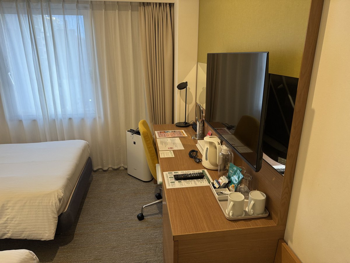 magic_spe11s's tweet photo. 🏨ホリデイインすすきのに宿泊🏨

最近はほぼクラウンプラザに泊まっているので気分転換です🏃‍♀️‍➡️
アップグレードされている？ようですがよく分かりません😅

宿泊そのものはよいのですが、夜のすすきのの喧騒が入ってくるのがツライです😓
これもまた経験ですね！💪

朝食もサクッといただきました🍽️

#IHG #ダイヤモンド #ホリデイイン #札幌 #すすきの #ホテル #朝食 #ビュッフェ #アップグレード
