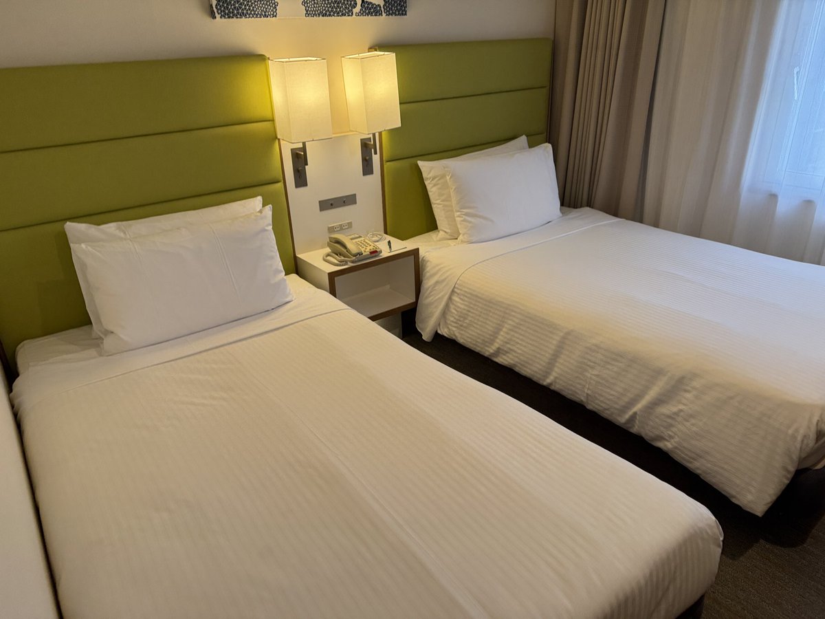magic_spe11s's tweet photo. 🏨ホリデイインすすきのに宿泊🏨

最近はほぼクラウンプラザに泊まっているので気分転換です🏃‍♀️‍➡️
アップグレードされている？ようですがよく分かりません😅

宿泊そのものはよいのですが、夜のすすきのの喧騒が入ってくるのがツライです😓
これもまた経験ですね！💪

朝食もサクッといただきました🍽️

#IHG #ダイヤモンド #ホリデイイン #札幌 #すすきの #ホテル #朝食 #ビュッフェ #アップグレード