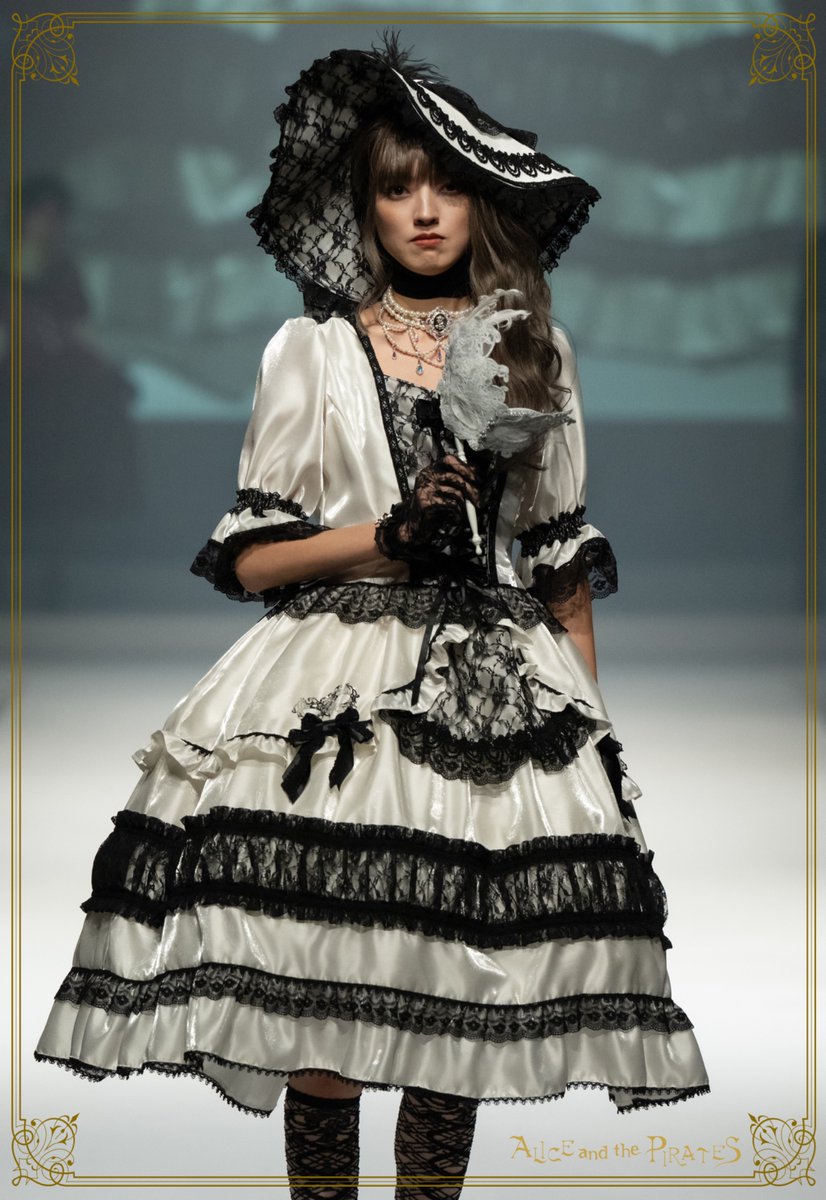 BABY,THE STARS SHINE BRIGHT ALICE and the PIRATES BRAND-NEW